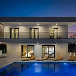 Villa Beachfront Tota With Pool Kastela