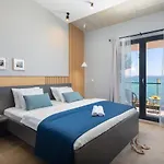 Beachfront Tota With Pool Villa *