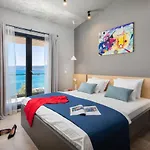 Beachfront Tota With Pool Villa *