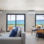 Beachfront Tota With Pool Villa