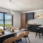 Beachfront Tota With Pool *