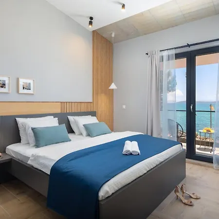 Beachfront Tota With Pool Villa *