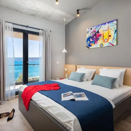 Beachfront Tota With Pool וילה *