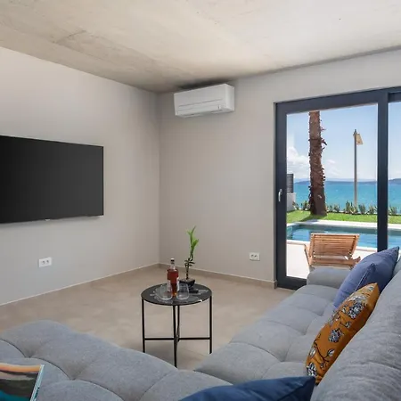 Villa Beachfront Tota With Pool Kaštela