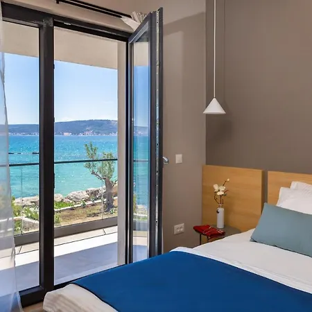 Beachfront Tota With Pool וילה Kaštela