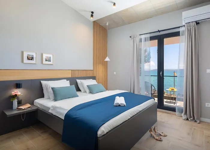Beachfront Tota With Pool 빌라 *