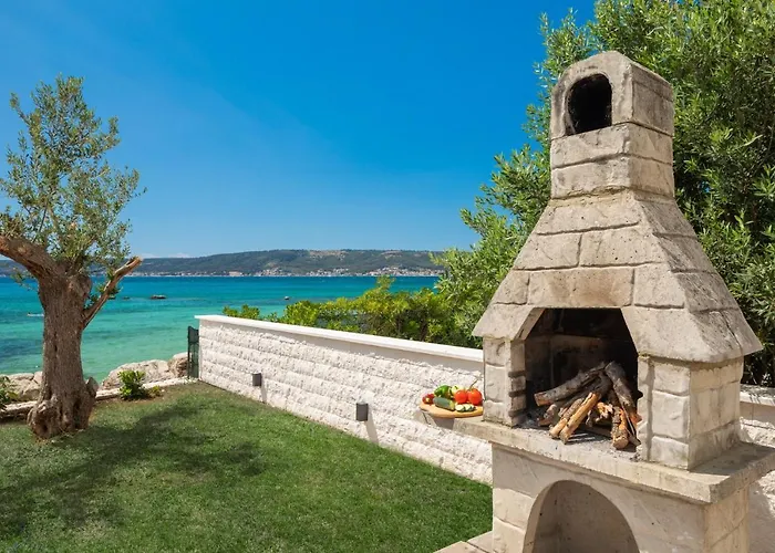 Beachfront Tota With Pool 빌라 Kaštela